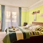 Lux 3*