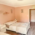בית הארחה Lux 3*